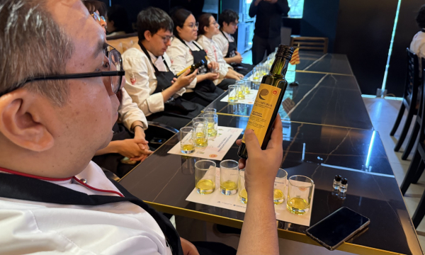 Estudiants mexicans s’especialitzen en vins i olis catalans en el marc de ‘Som Catalan Food’